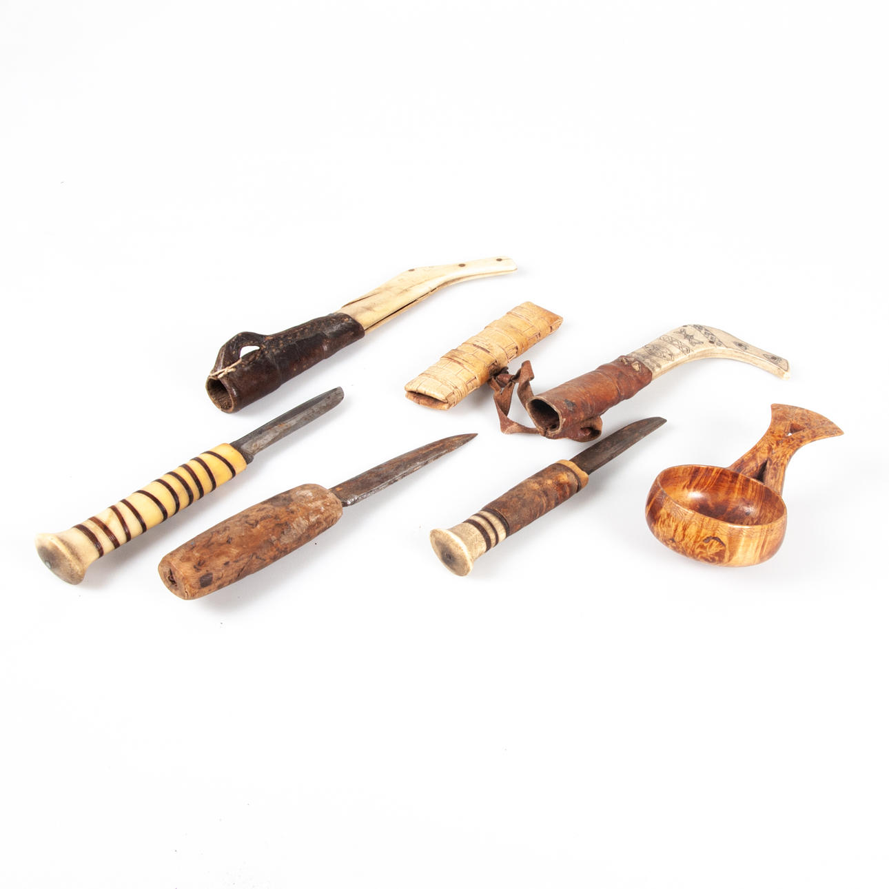 SAMISKA KNIVAR SAMT KÅSA.