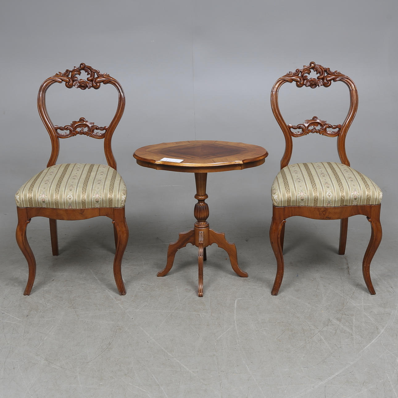 PELARBORD och STOLAR, ett par, 1800/1900-tal-1900-tal.