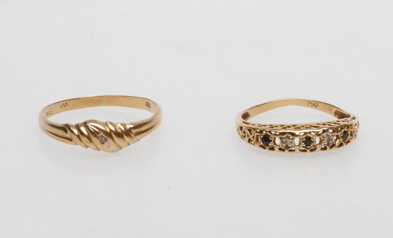 RINGAR, 2 st, 18k guld, vikt ca 2,8 gr.