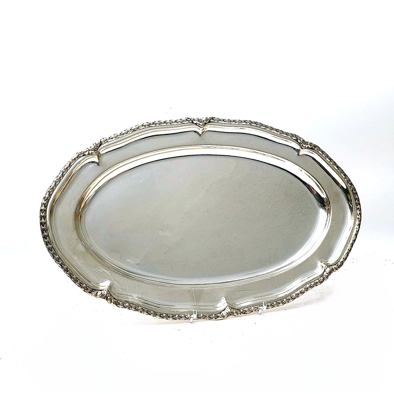 OVALT SERVERINGSFAT I STANSAT SILVER.