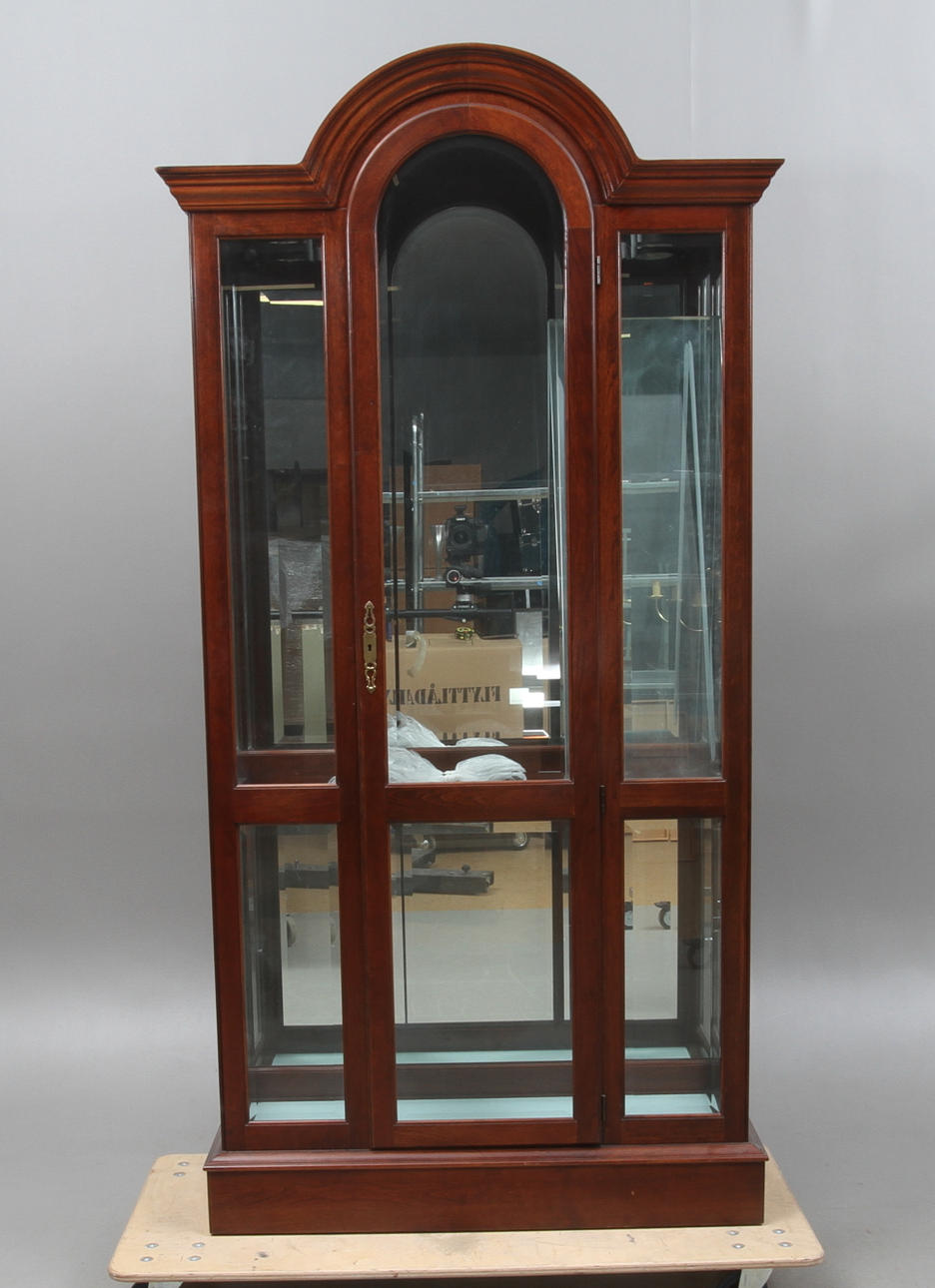 VITRINSKÅP, Pennsylvania house, 1900-talets andra hälft.