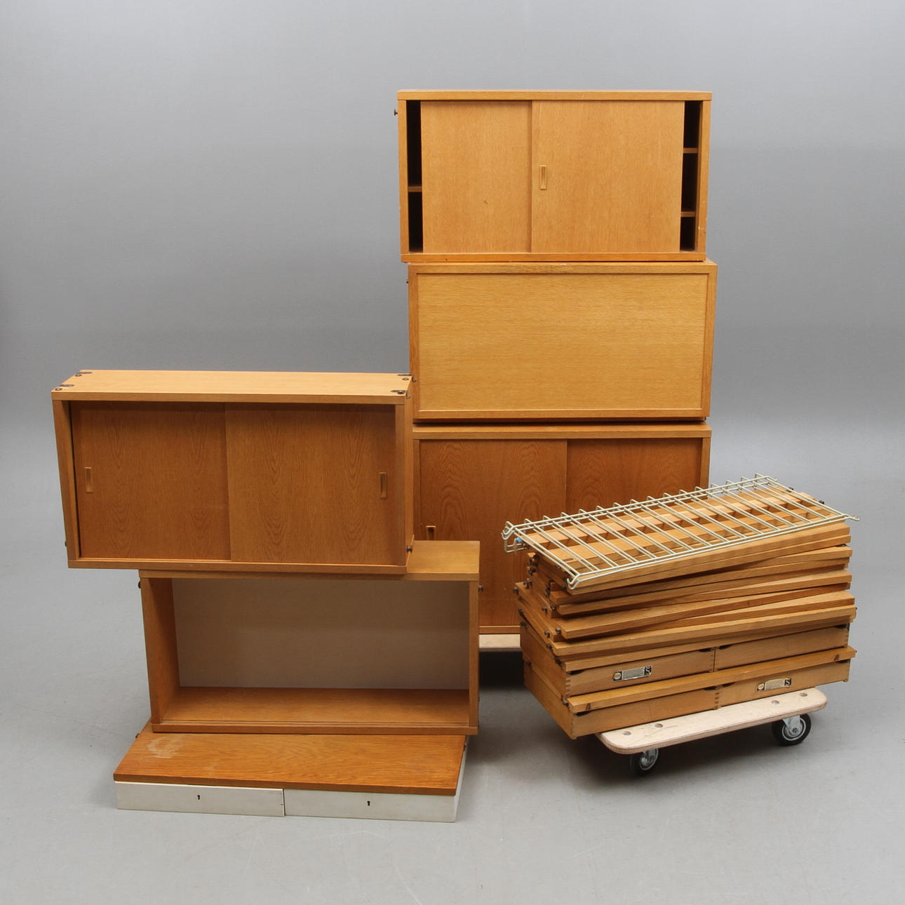 HYLLSYSTEM, "String", design Nils Strinning, 1900-talets andra hälft.