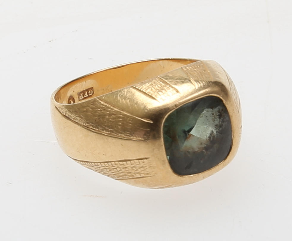 KLACKRING med smaragd, guld,18 K.