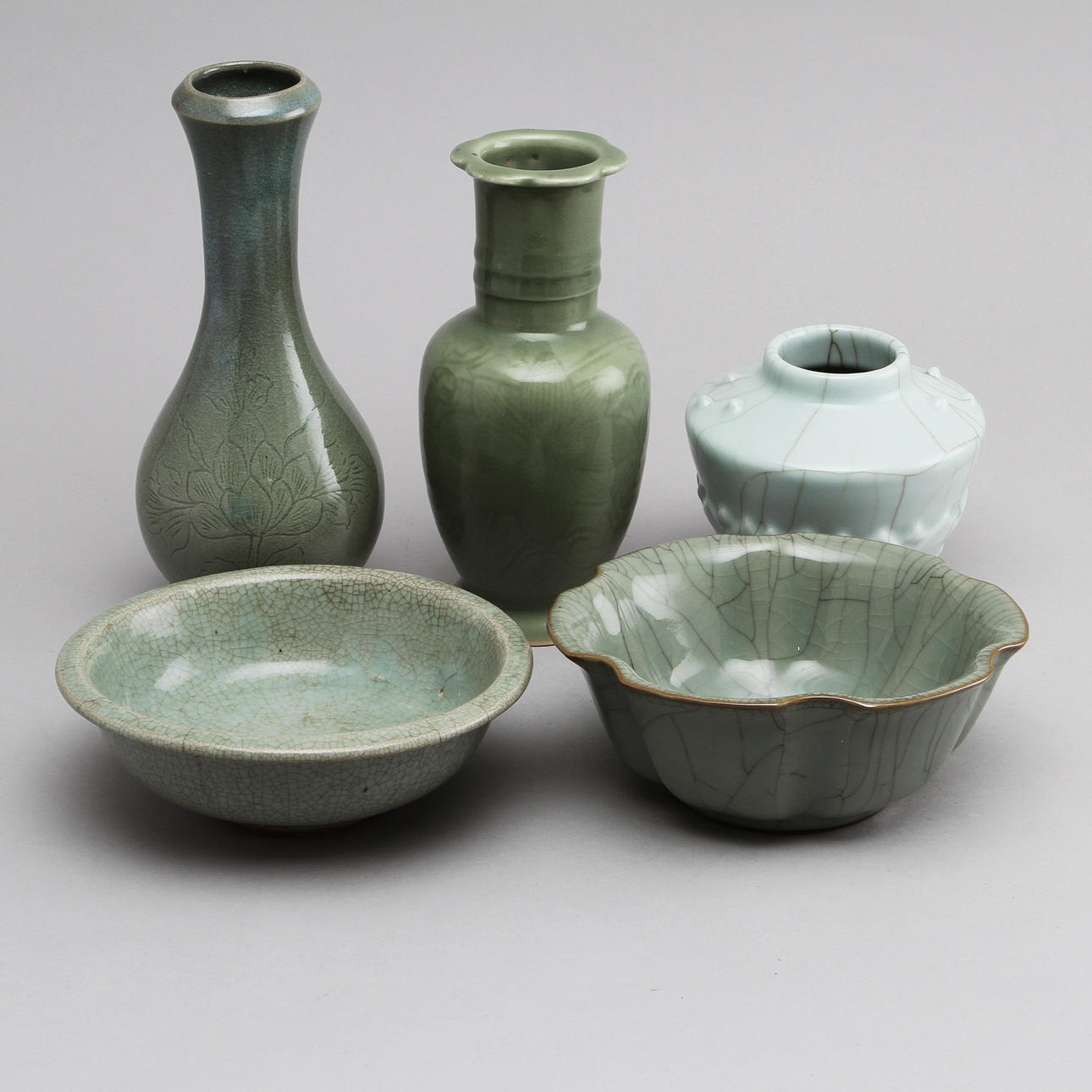 KERAMIK, 5 delar, orientaliskt 19/2000-tal.