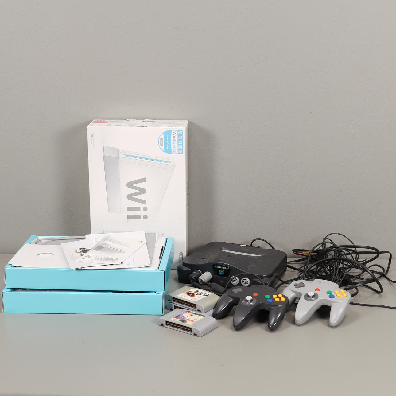 TV-Spel Nintendo Wii och 64.