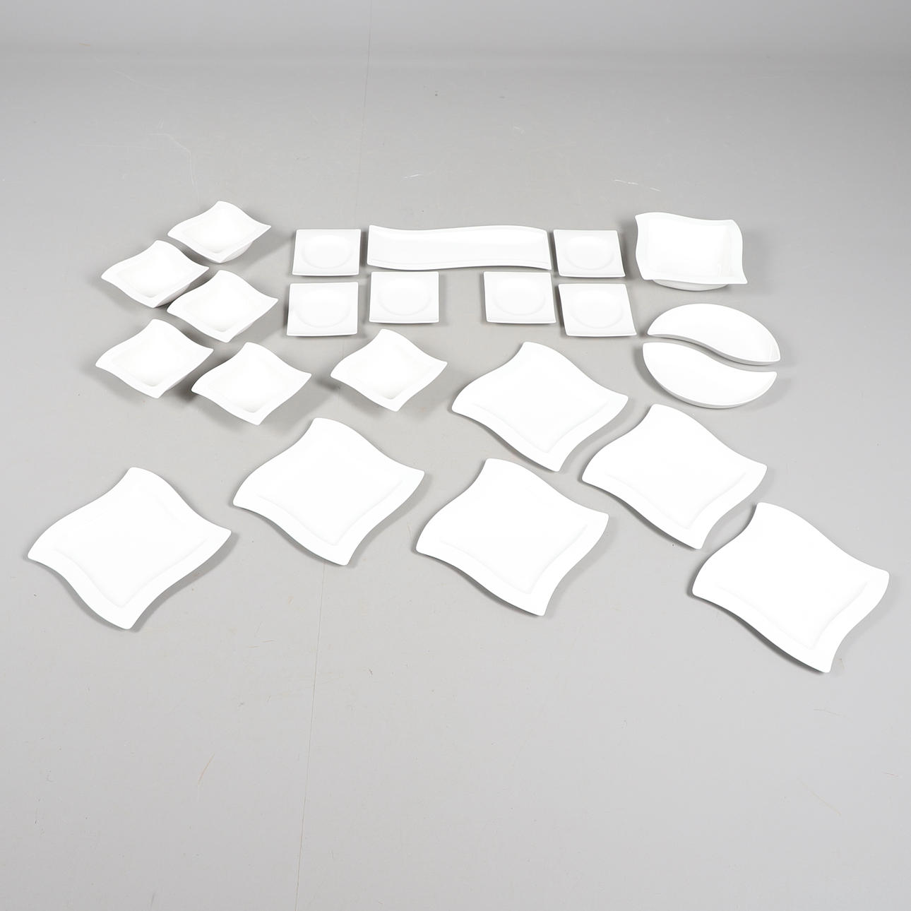 VILLEROY & BOCH 'WAVE' CHINA DINNER WARES.