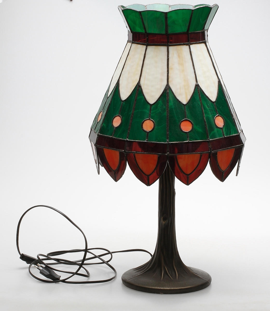 BORDSLAMPA, metall och glas, Tiffany stil, 1900-tal.