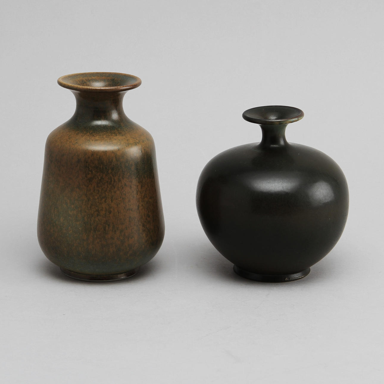 BERTIL ANDERSSON. Lergods, 2 delar, Höganäs, signerade.