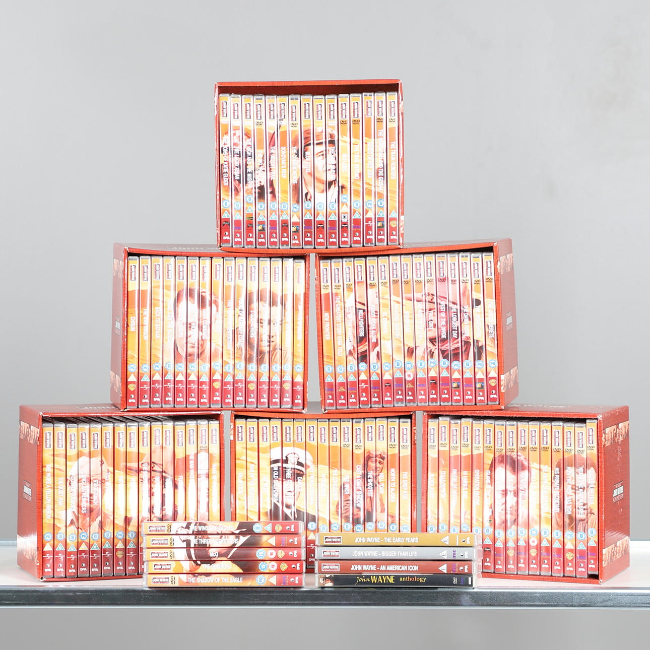 EN STOR SAMLING AV JOHN WAYNE DVD-FILMER.