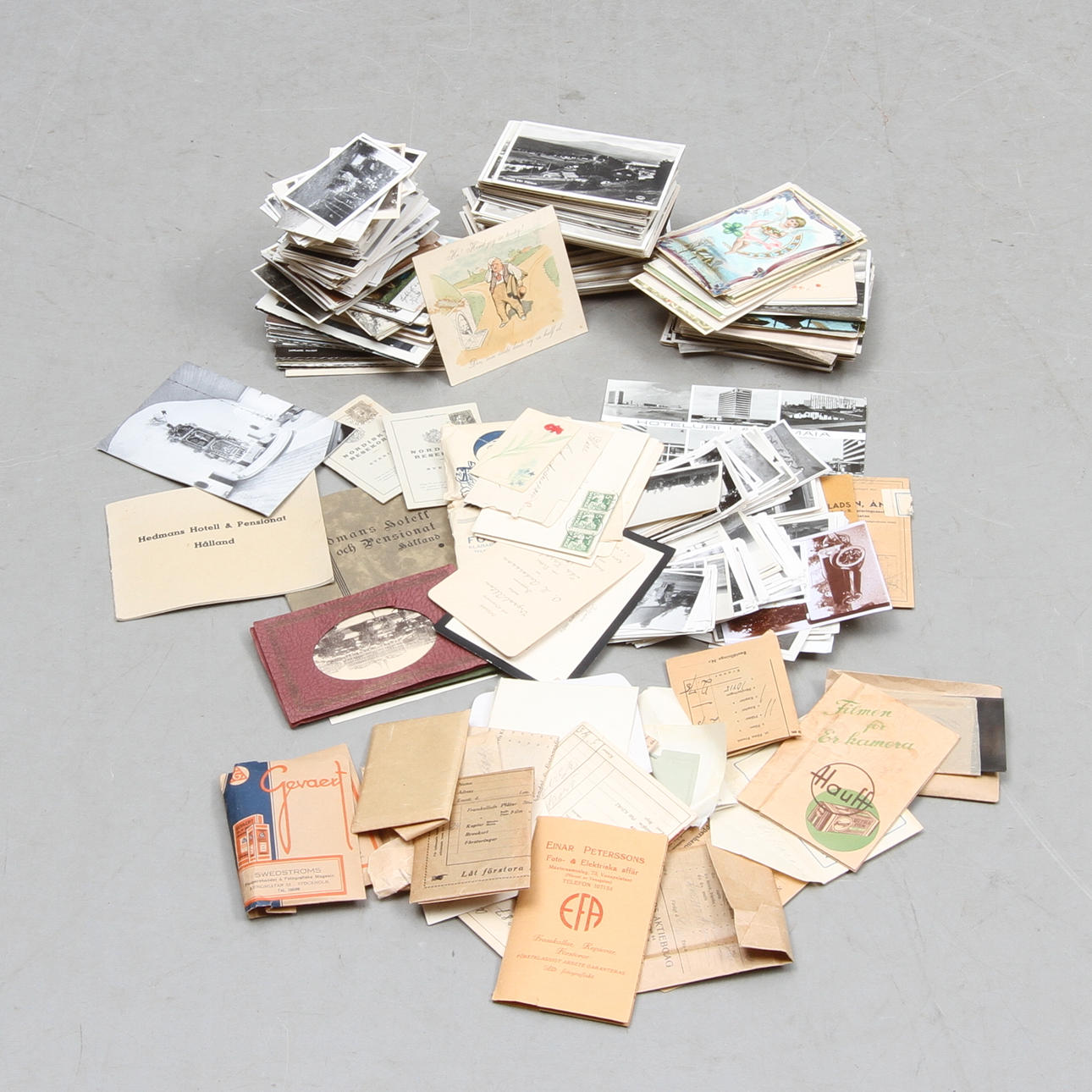 DIVERSE VYKORT, ca 575 st, mestadels svensk topografi samt FOTOGRAFIER med mera, 1900-talets första hälft.