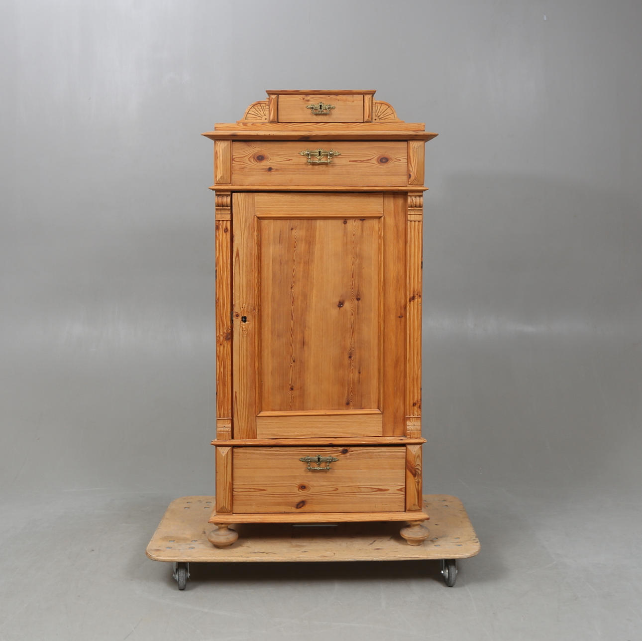 KLÄDSKÅP, sent 1800-tal.