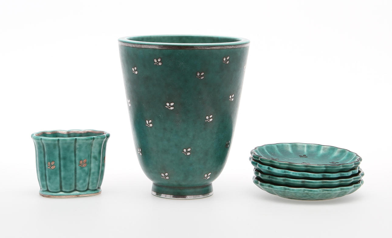 PARTI VAS, CIGARETTHÅLLARE SAMT ASKFAT "ARGENTA", 6 st, stengods. Wilhelm Kåge, Gustavsberg.