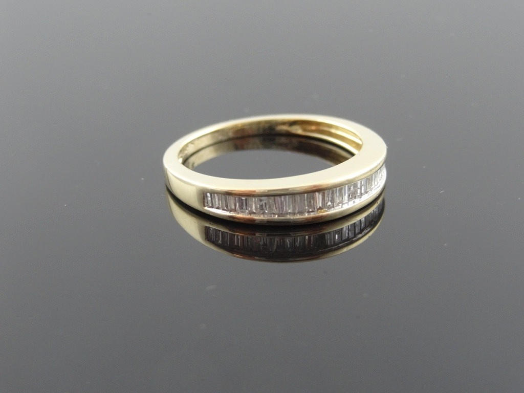 INLINE Design ROW DIAMANTRING 0,65cts.