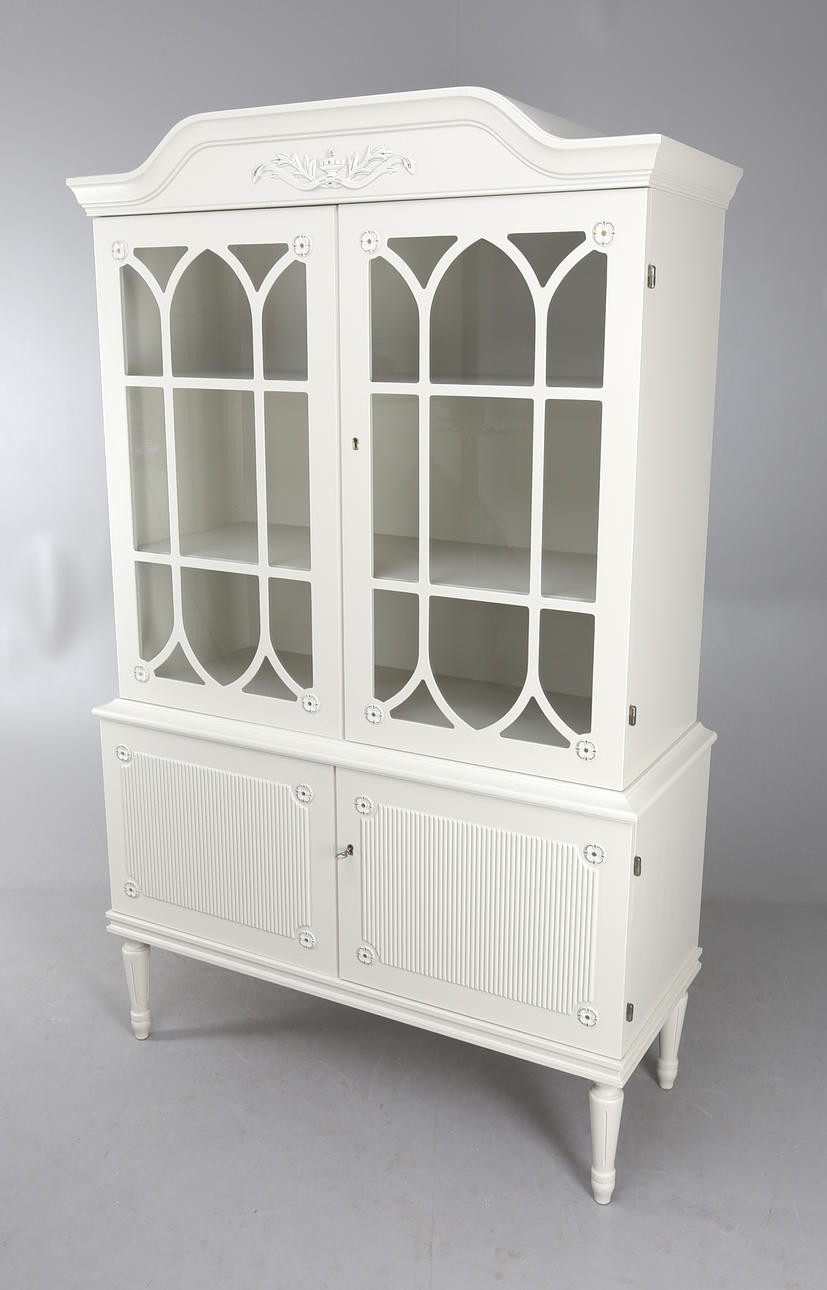 VITRINSKÅP, gustaviansk stil, 1900-talets senare hälft.