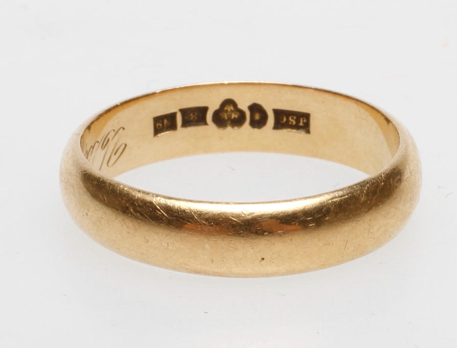 RING, 18k guld, vikt ca 6,8 gr.