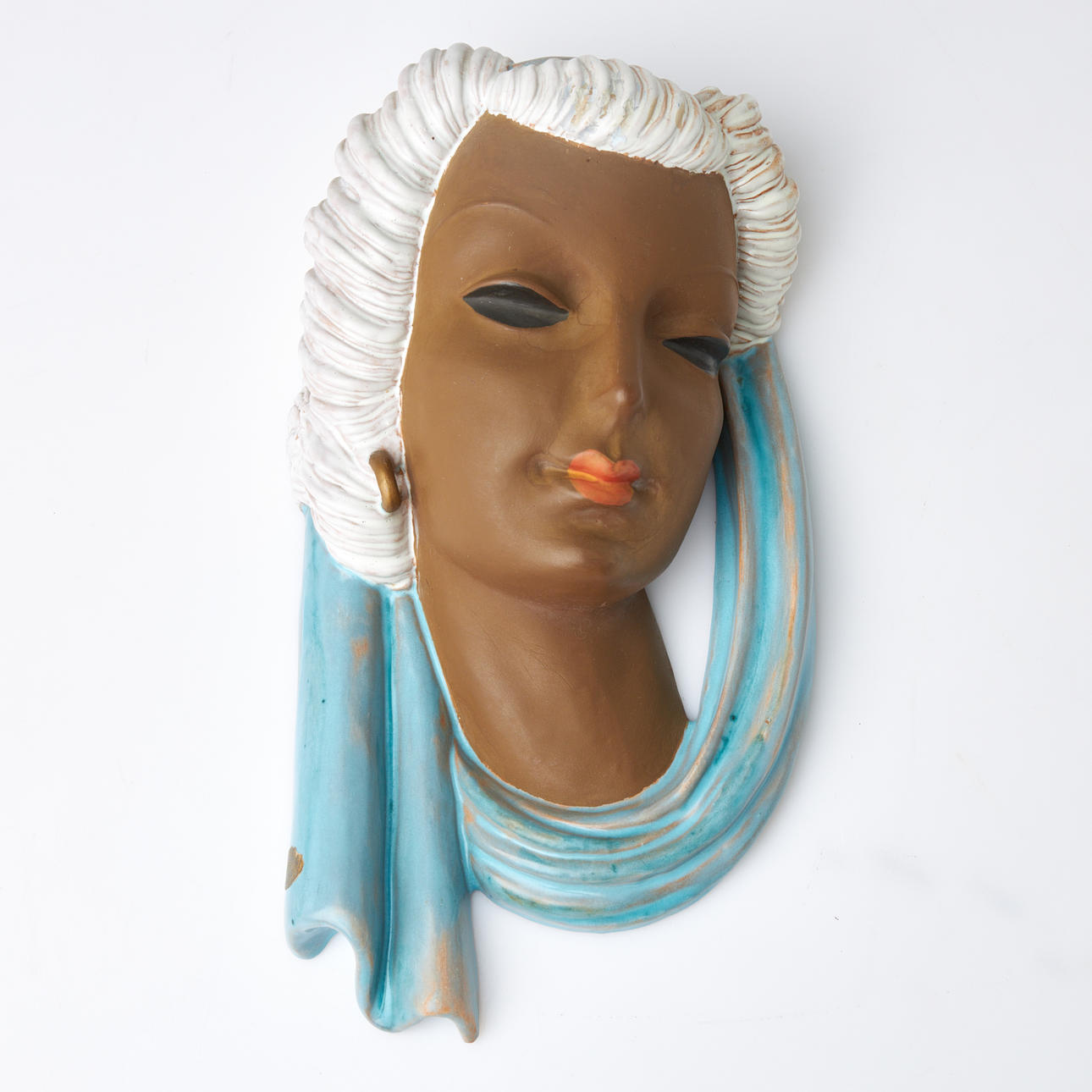 RELIEVE DE PARED. Cara de mujer, Goldscheider.