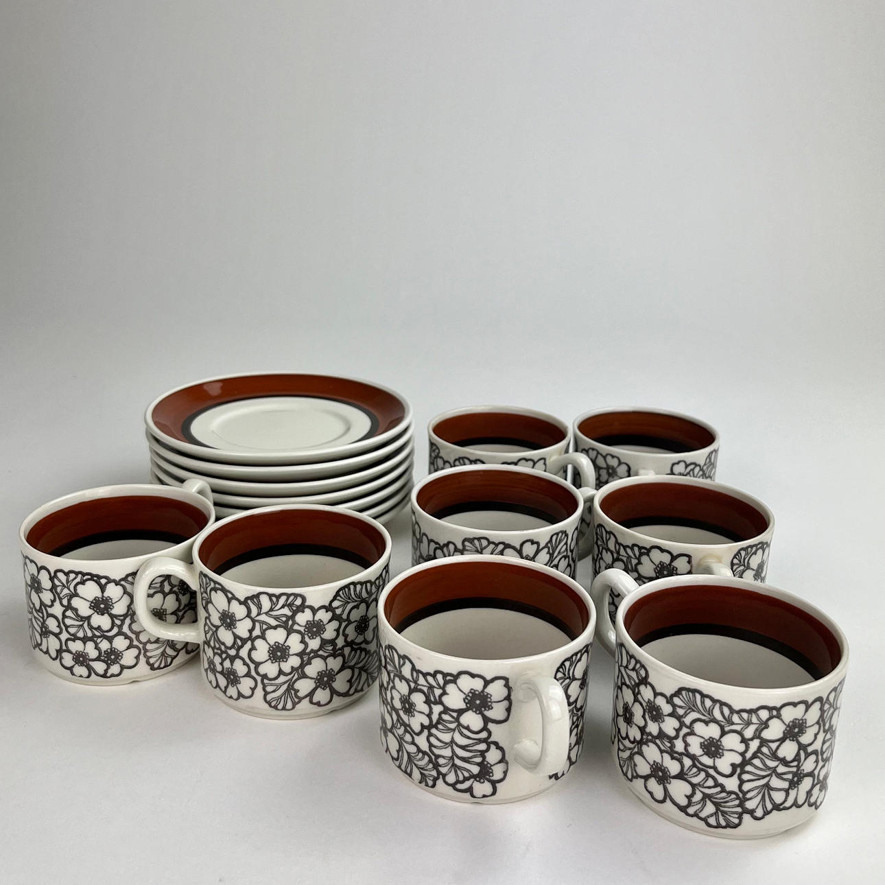 HELMER RINGSTRÖM. Kaffekoppar med fat, 7 st. "Agneta", Gefle.