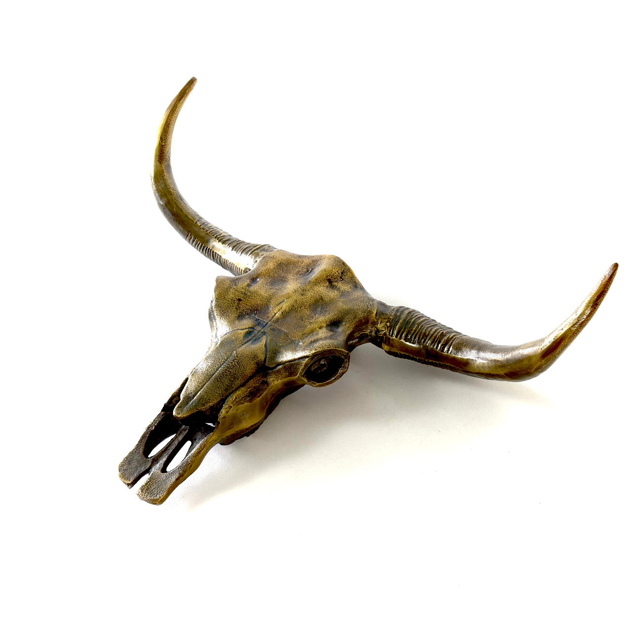 BÜFFELSCHÄDEL AUS MESSING.