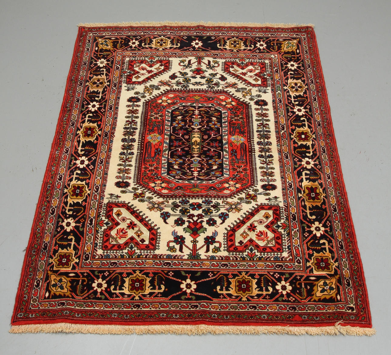 MATTA, orientalisk, ca 177 x 141 cm.