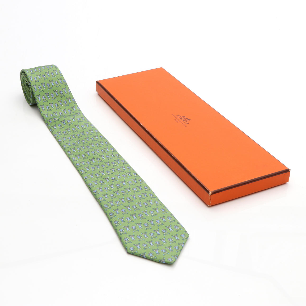 HERMÈS, CORBATA, seda verde claro con levantador de pesas.