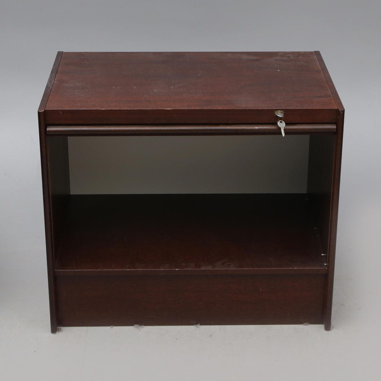 FILING CABINET/BINDER CABINET.