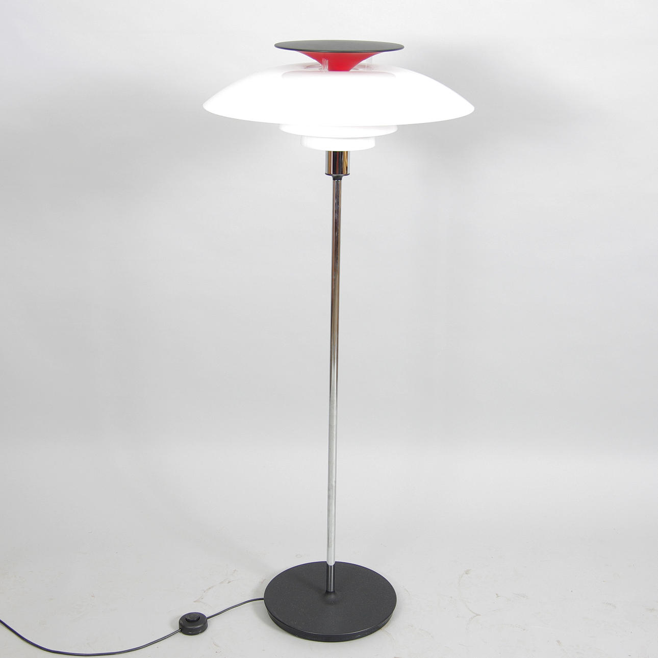 GOLVLAMPA, "PH-80", Poul Henningsen, Louis Poulsen, Danmark.