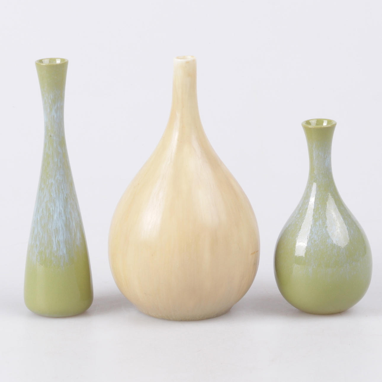 VASER, 3 st. Stengods, delvis Carl-Harry Stålhane, Rörstrand.