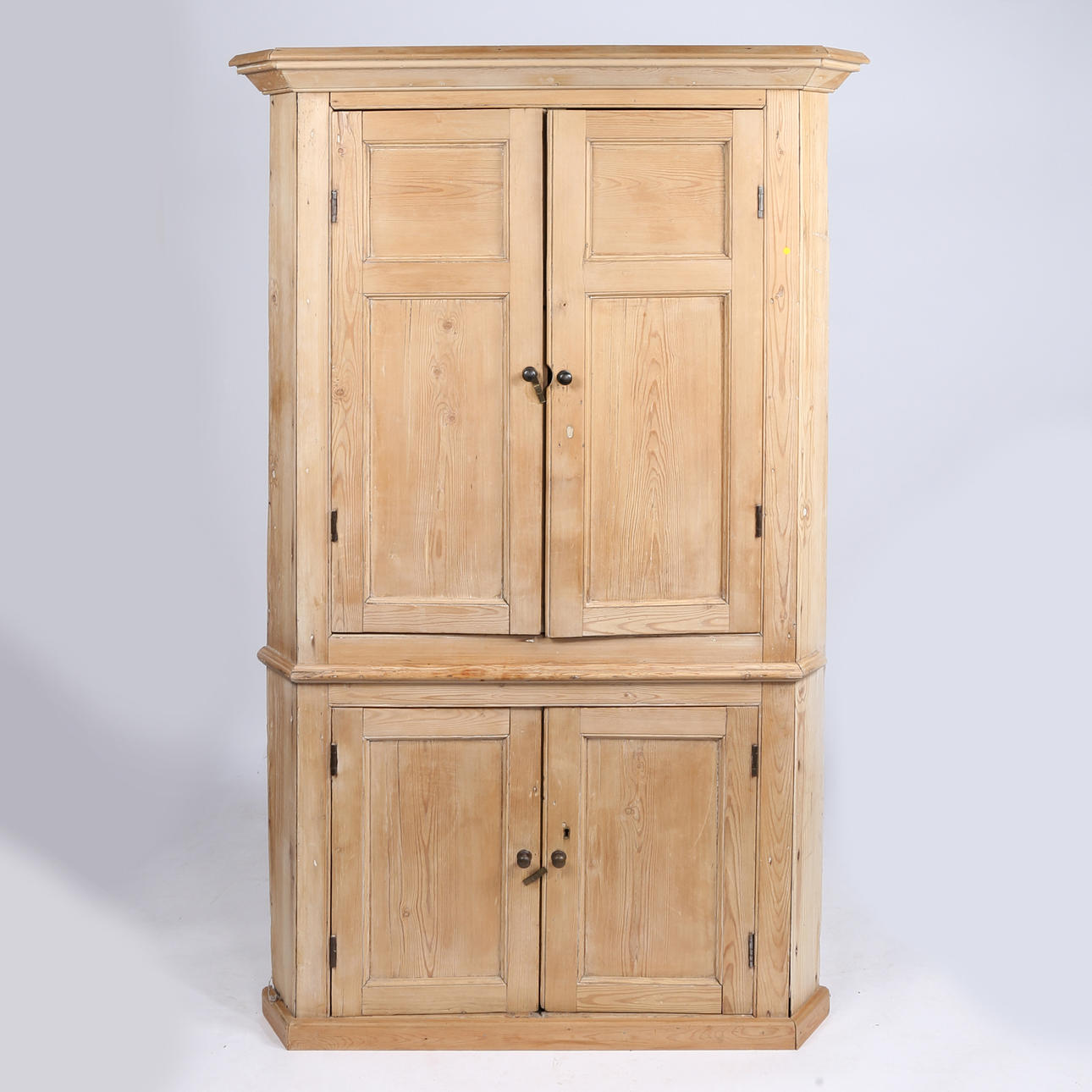 COUNTRY PINE CORNER CUPBOARD.