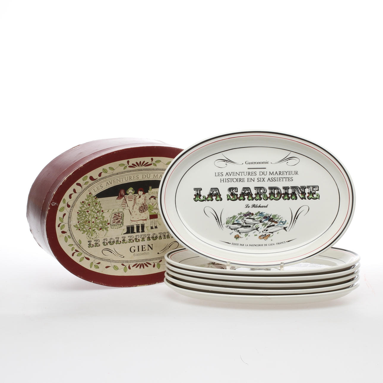 TALLRIKAR, 6 st, porslin, "Les aventures du mareyeur", Gien, Frankrike.