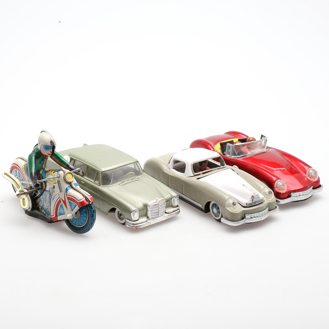 LEKSAKSFORDON, 4 st, metall samt plåt, 1900-tal.