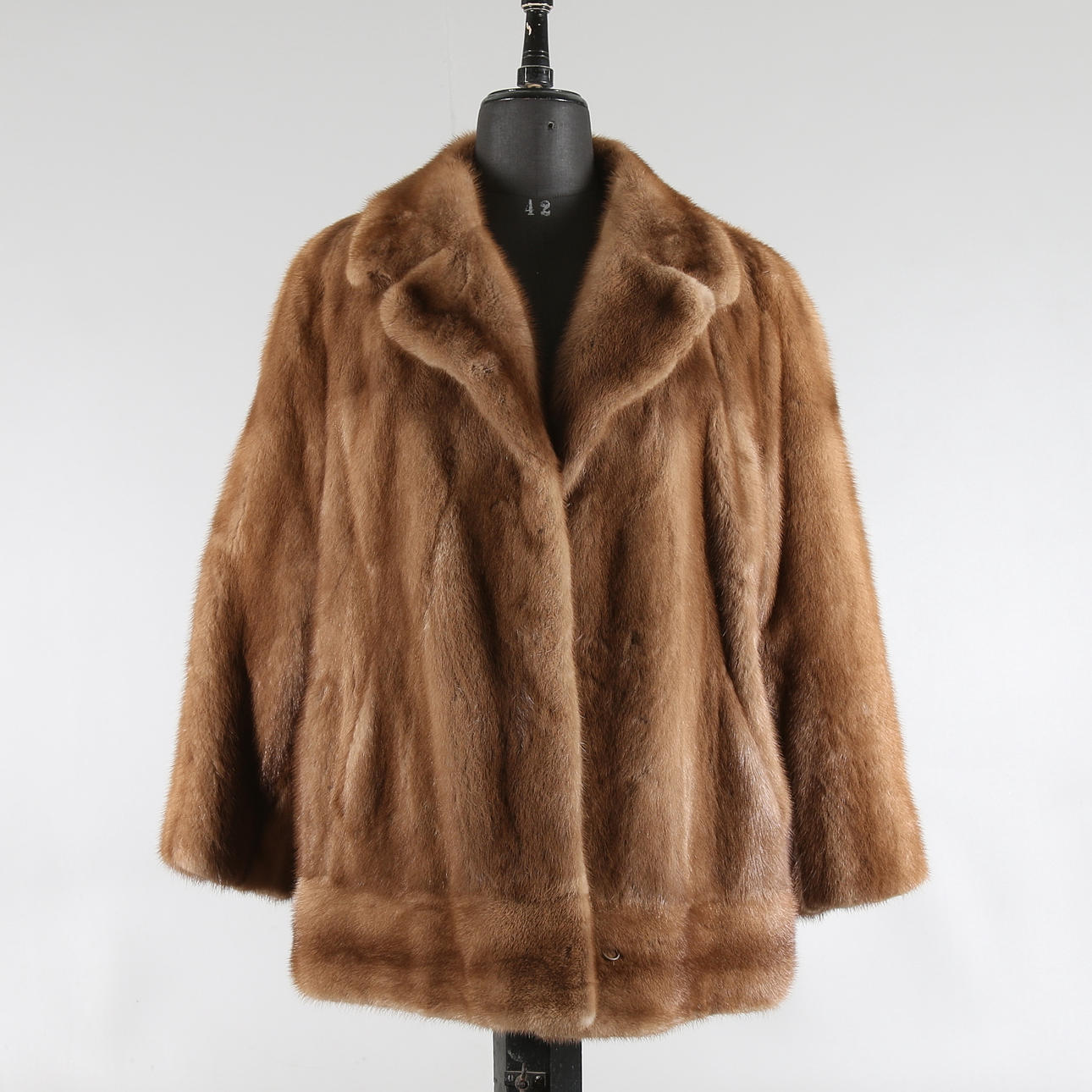 PÄLSJACKA, helryckt mink, 1900-talets mitt. Strl. 42.