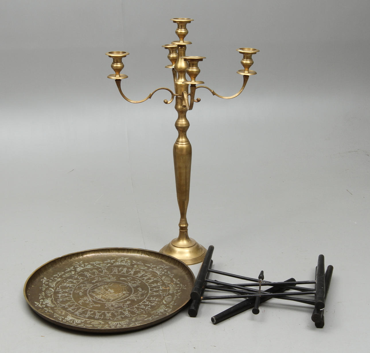 GOLVKANDELABER och RÖKBORD, 1900-tal.