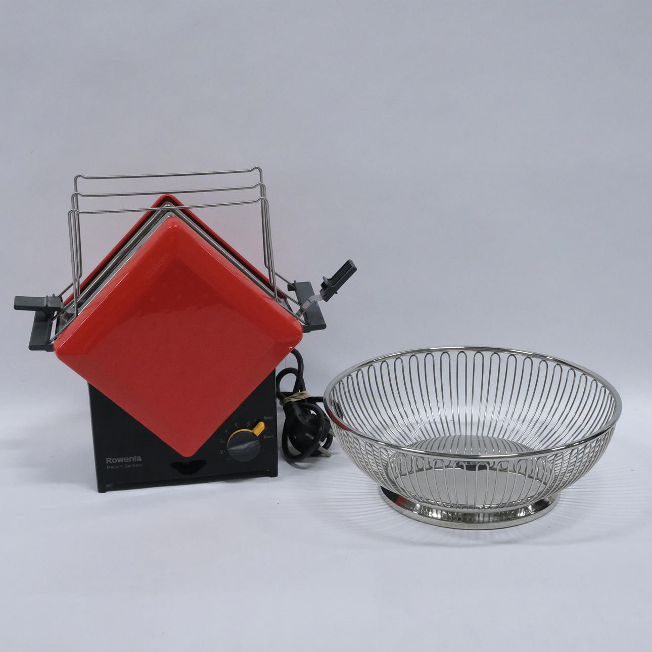 ALESSI FRUKTSKÅL SAMT ROWENTA BRÖDROST.