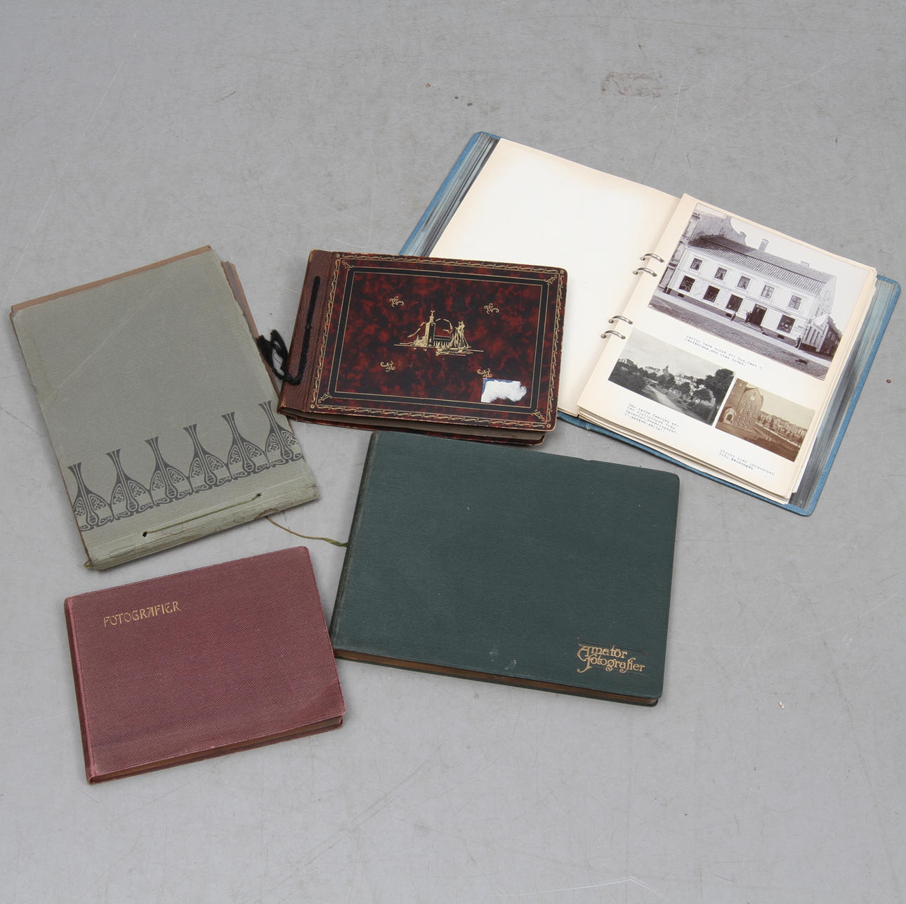 FOTOALBUM 5 st med insatta fotografier, 1900-talets första hälft.