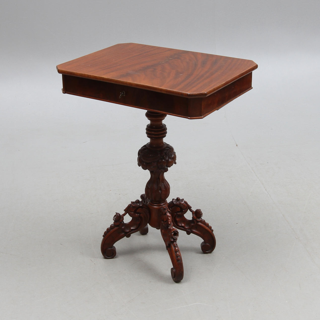 SYBORD, på pelarfot, nyrokoko, 1800-tal.