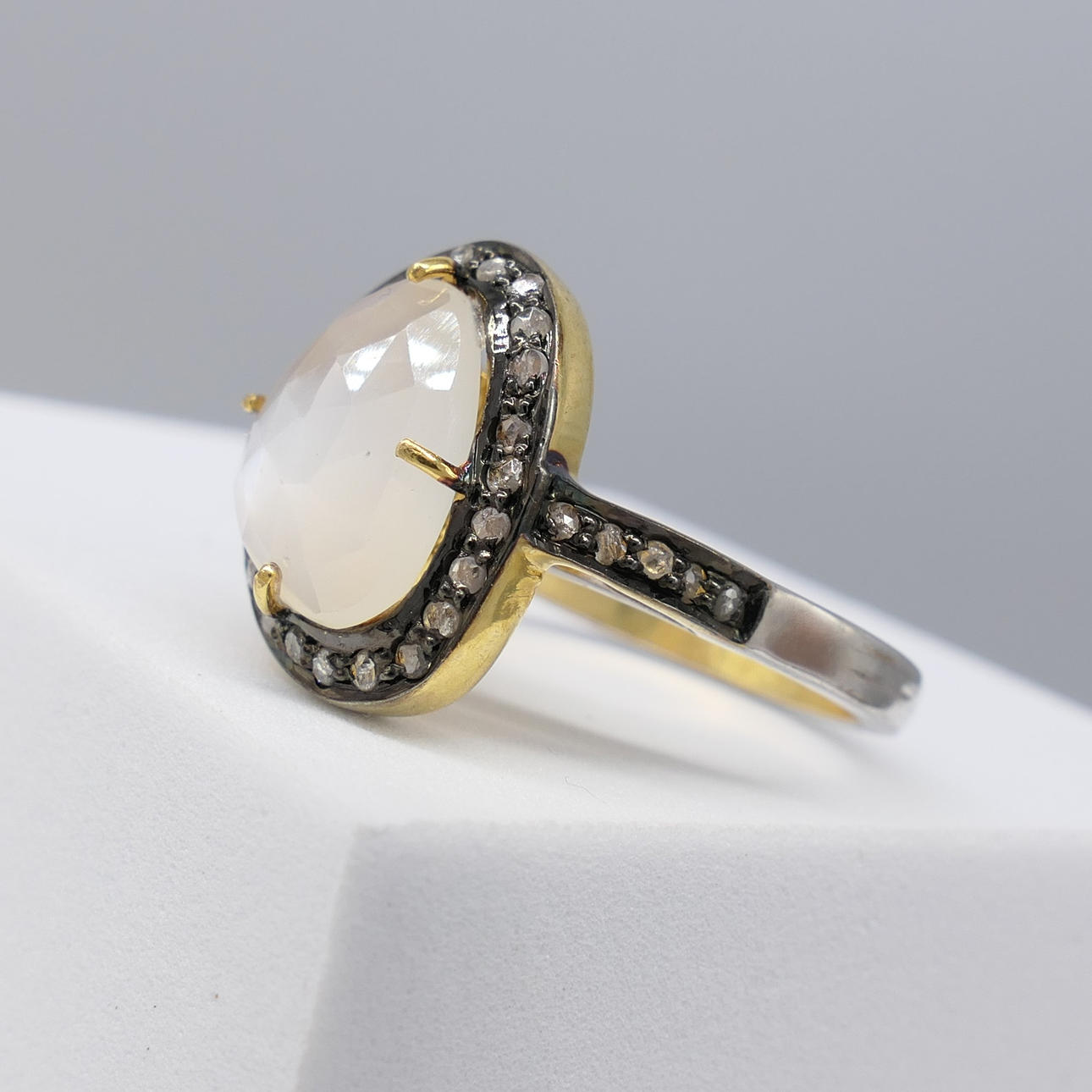 Anillo MOONSTONE & DIAMOND.