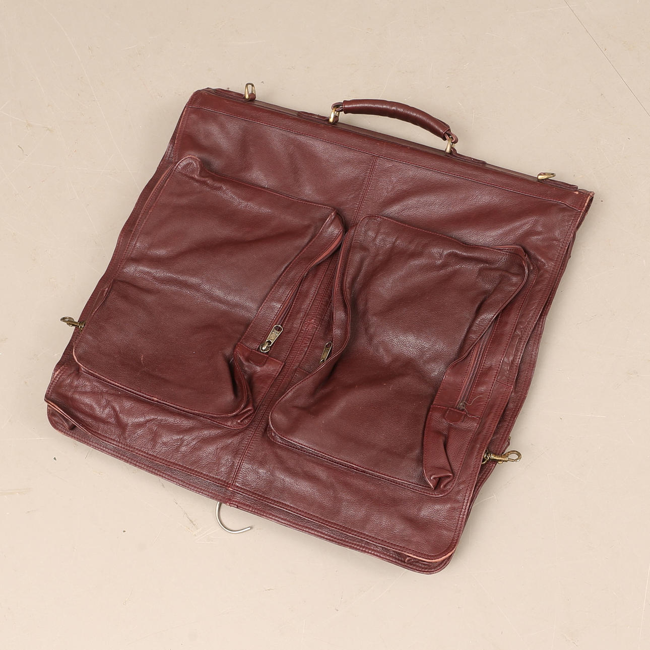 RESEGARDEROB, skinn.