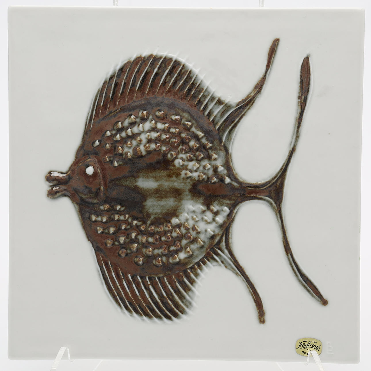 BERTIL  LUNDBERG. väggrelief, "Galleri", porslin, Rörstrand.