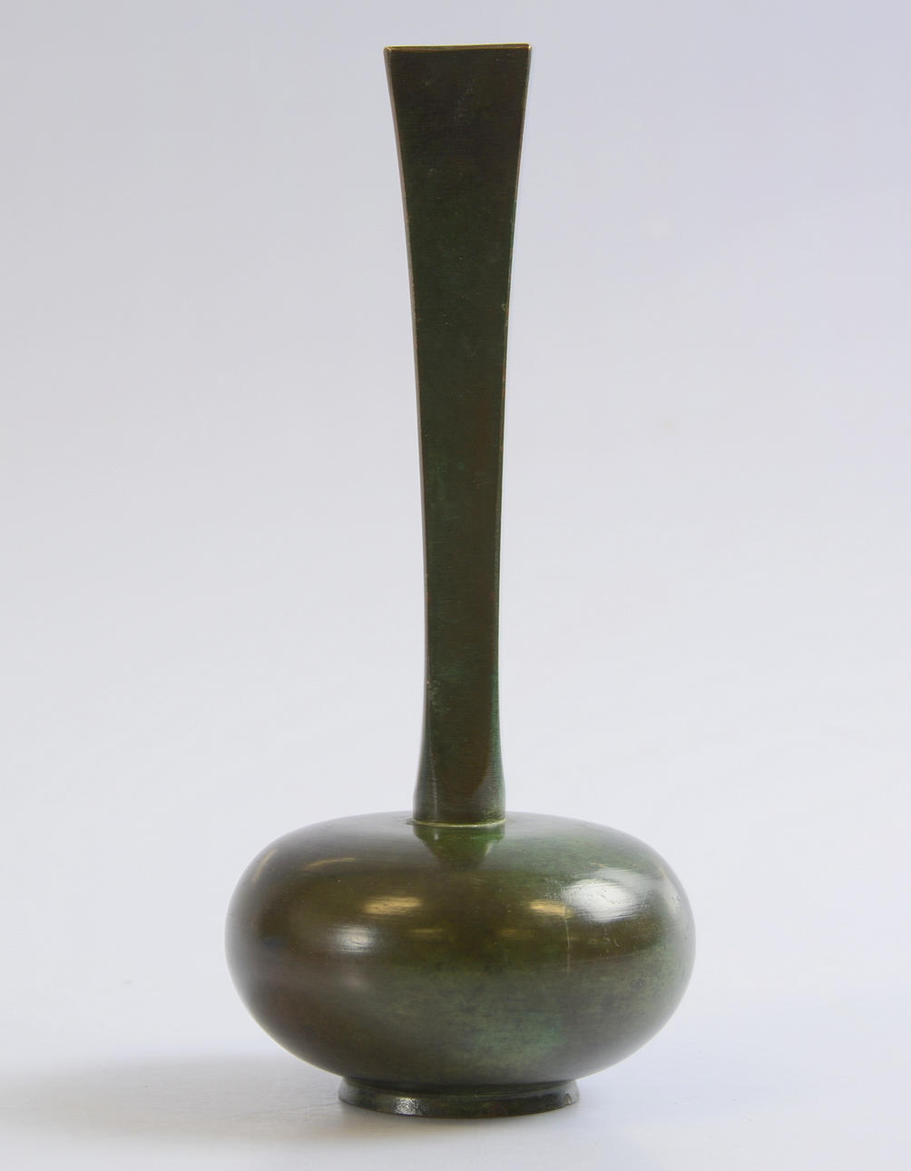 VAS, GAB, Patinerad brons.