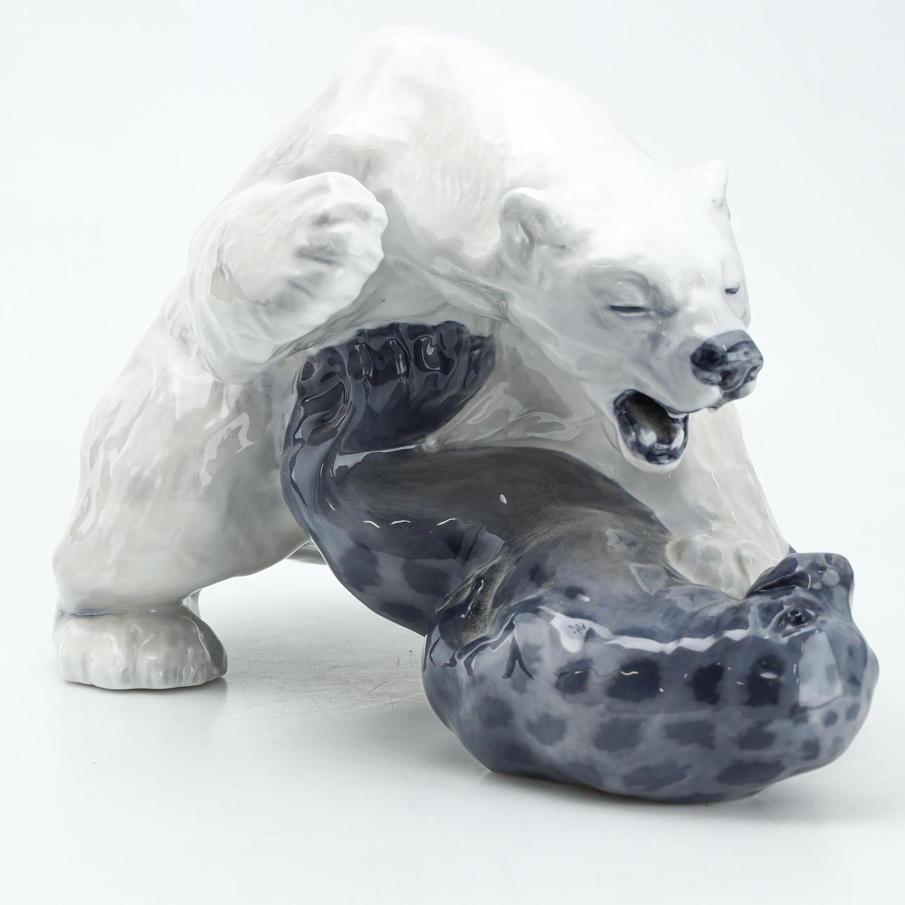 □PolarBear□Knud Kyhn◇２１×３６◇B&G・ＲＣ◇ Polar Bear on the Prowl, Royal Copenhagen figurine no. 1137