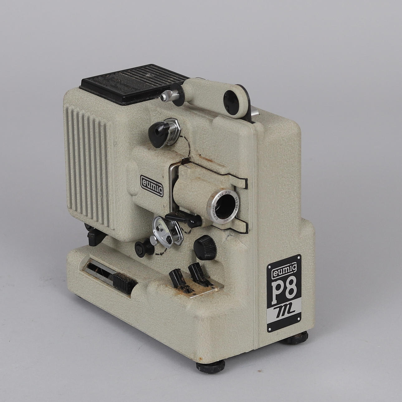 Projecteur 8mm Eumig P8 (Gebraucht) in Villeneuve VD für CHF 30 – mit