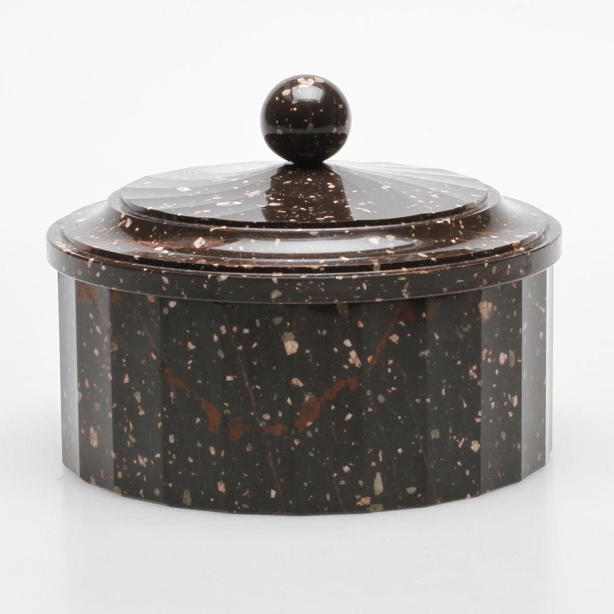 SMÖRASK, porfyr (Loka-Risberg), 1800-talets första hälft.