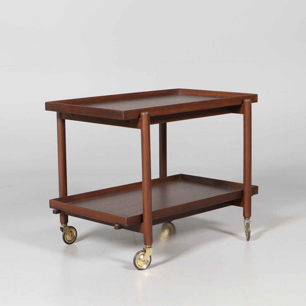 POUL HUNDEVAD. SERVERINGSVAGN, trä.