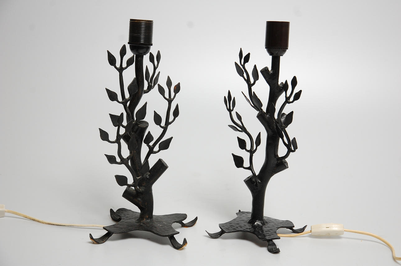 BORDSLAMPOR, 1 par, smide Art and Craftstil, 1900-tal.