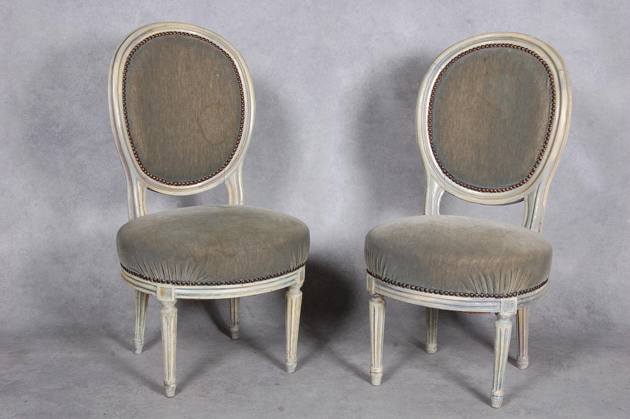 STOLAR,/ TABURETTER med rygg, 1 par, Frankrike, 17-1800-tal.