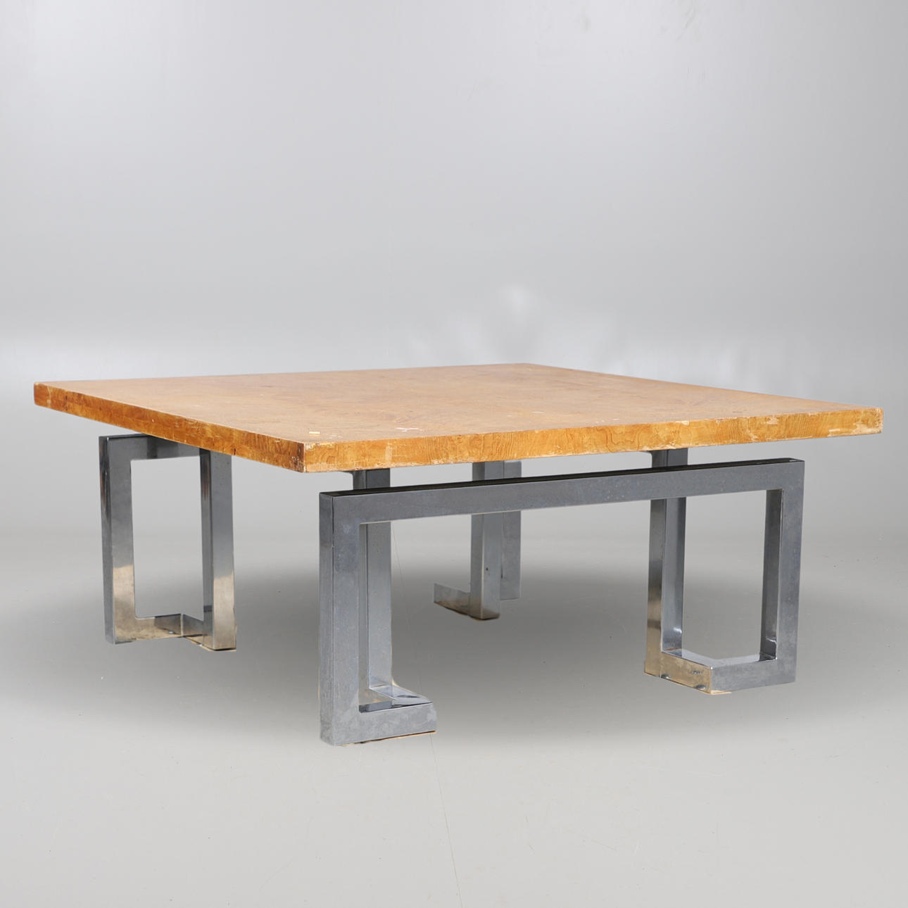 MITTBORD, MANDARIN, OMKRING 1970-TAL.