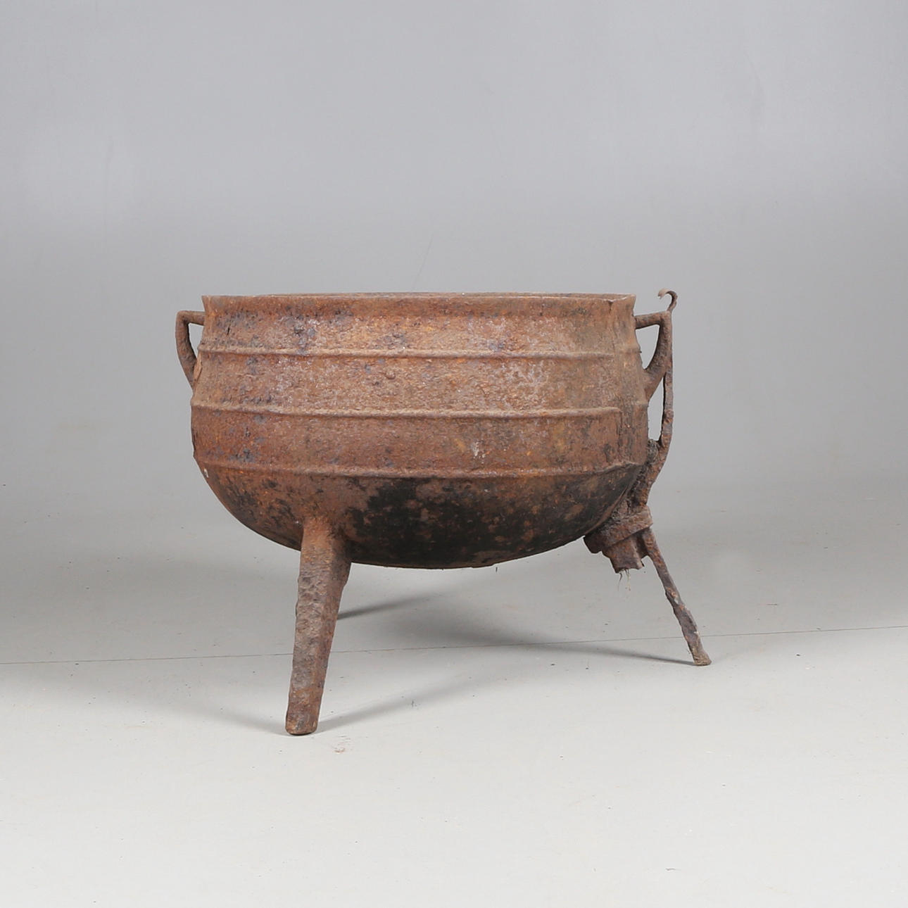 GRYTA, på trefot, gjutjärn, 1800-tal.