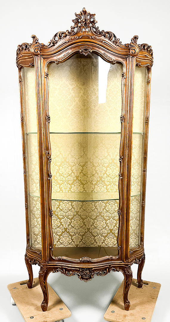 A rococo style display cabinet, 20th century.