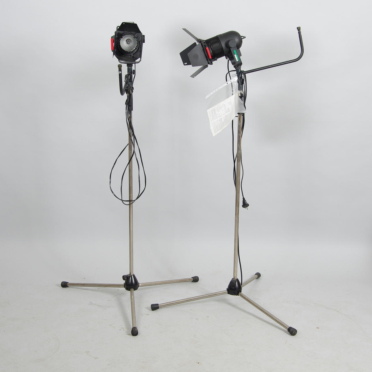 STUDIOLAMPOR MED STÄLLNINGAR, 1 par, Kaiser.