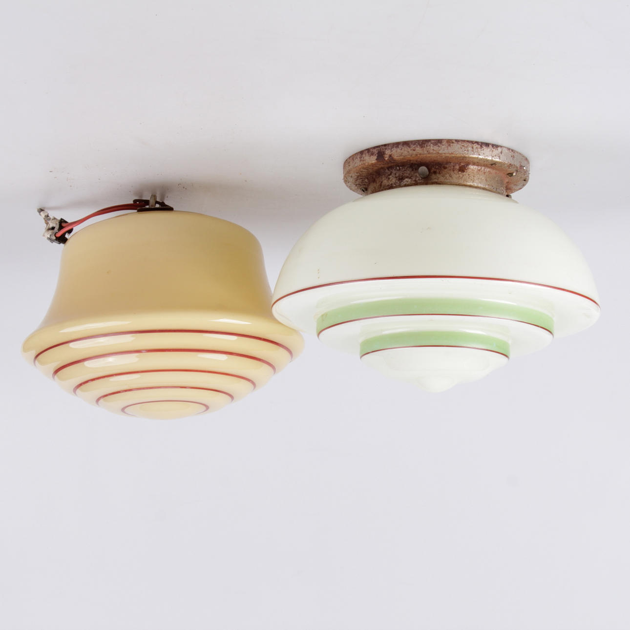 TAKARMATURER, 2 st. Med glaskupor, Art deco, 1900-talets första hälft.